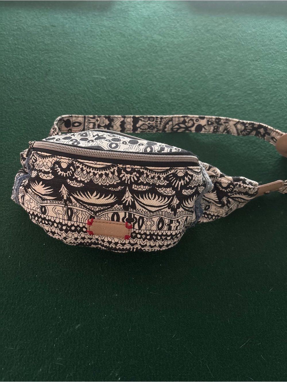 SakRoots Black/white Crossbody/fannypack . Festivals /concerts
